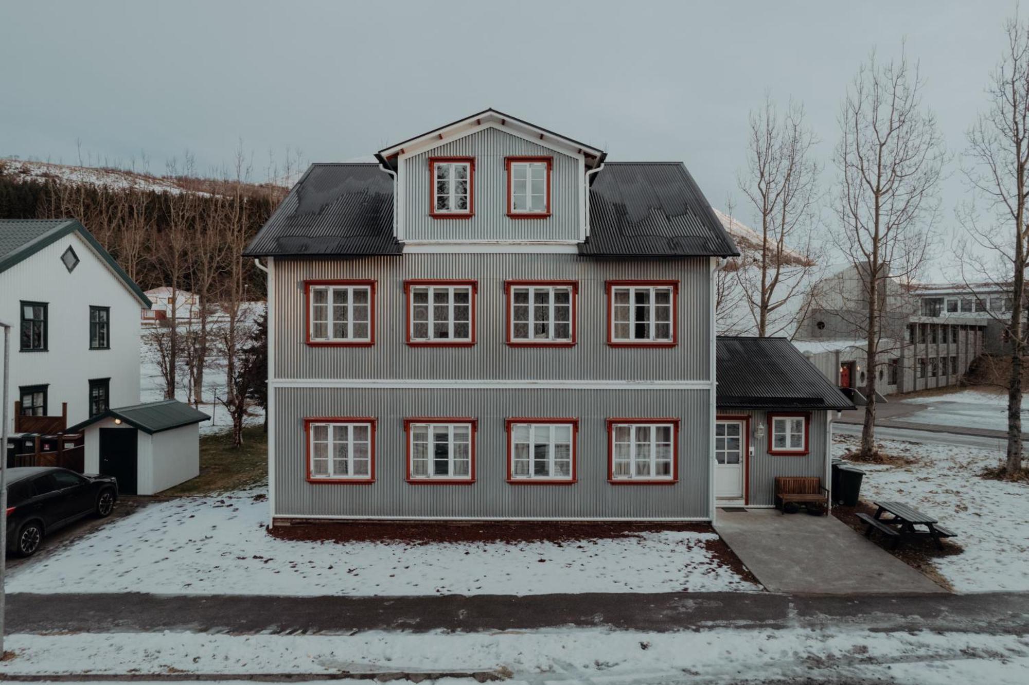Gamli Skólinn Húsavík Exteriör bild
