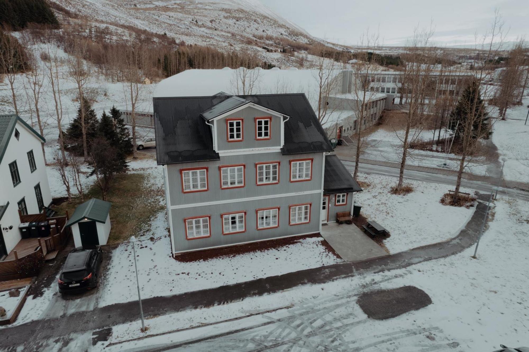 Gamli Skólinn Húsavík Exteriör bild